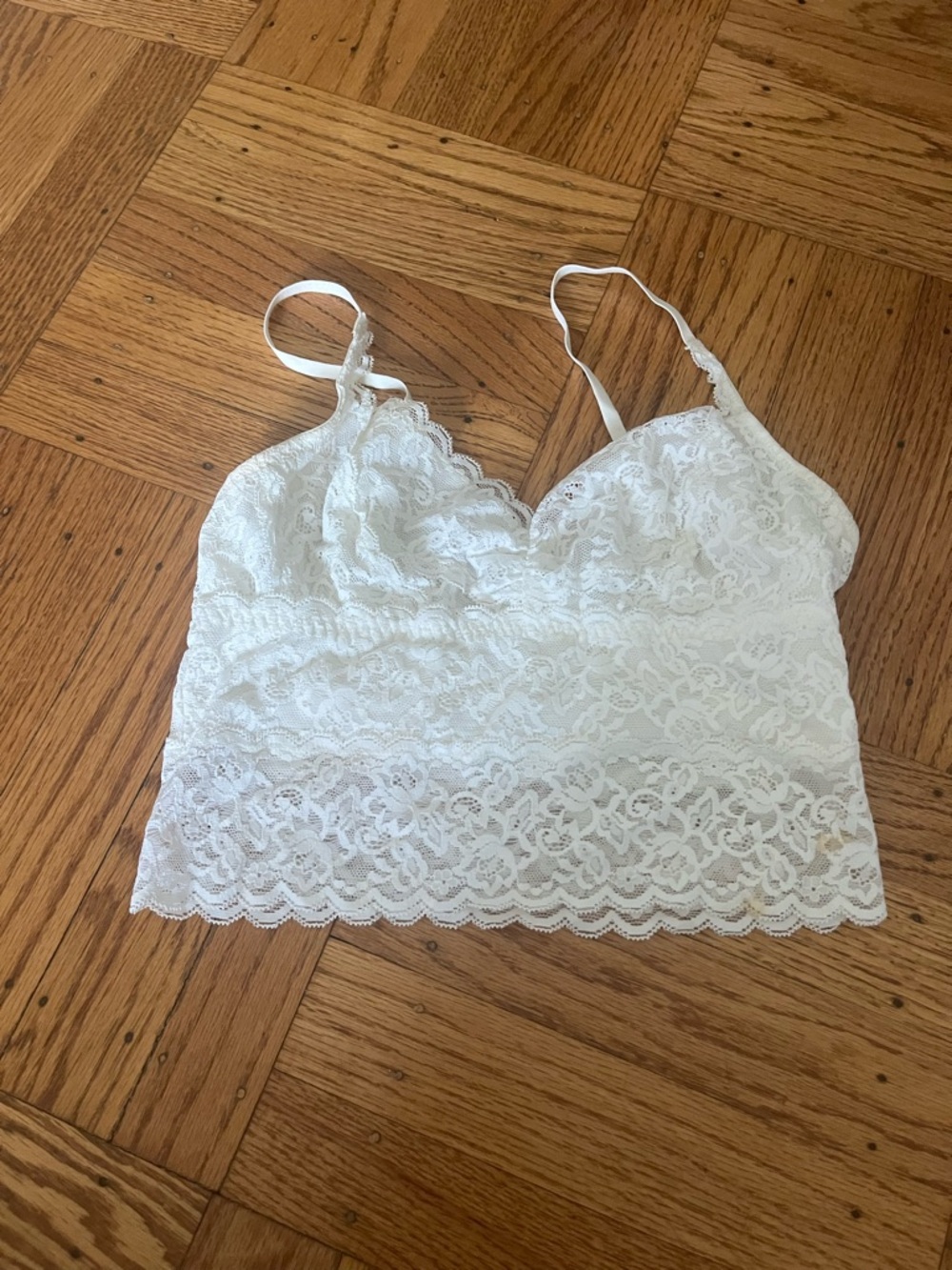 Brand new Abercrombie x Gilly Hicks size small white lace bralet